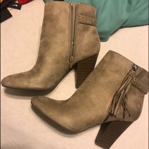 ANA taupe booties!